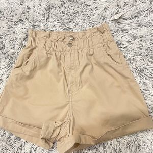 3/$20 ✨ H&M high waist chino shorts